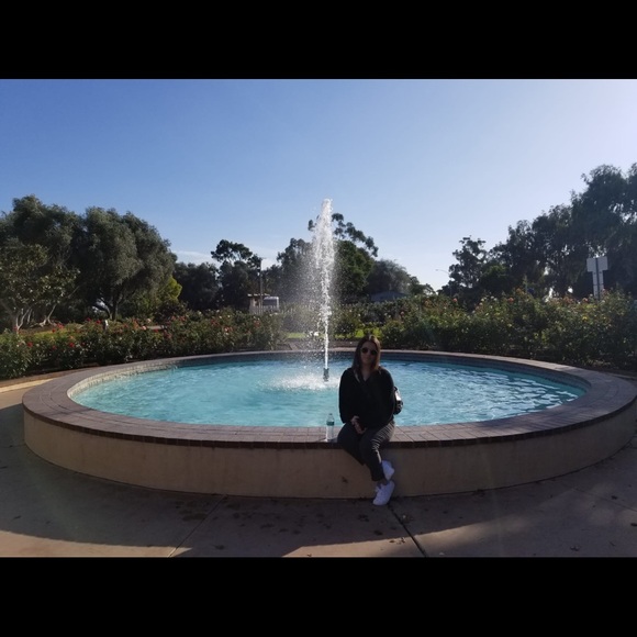 Meet your Posher, Tara - Picture 1 of 1